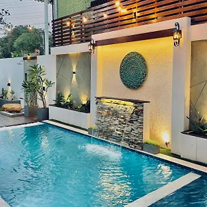 Hotel 8+, Negombo